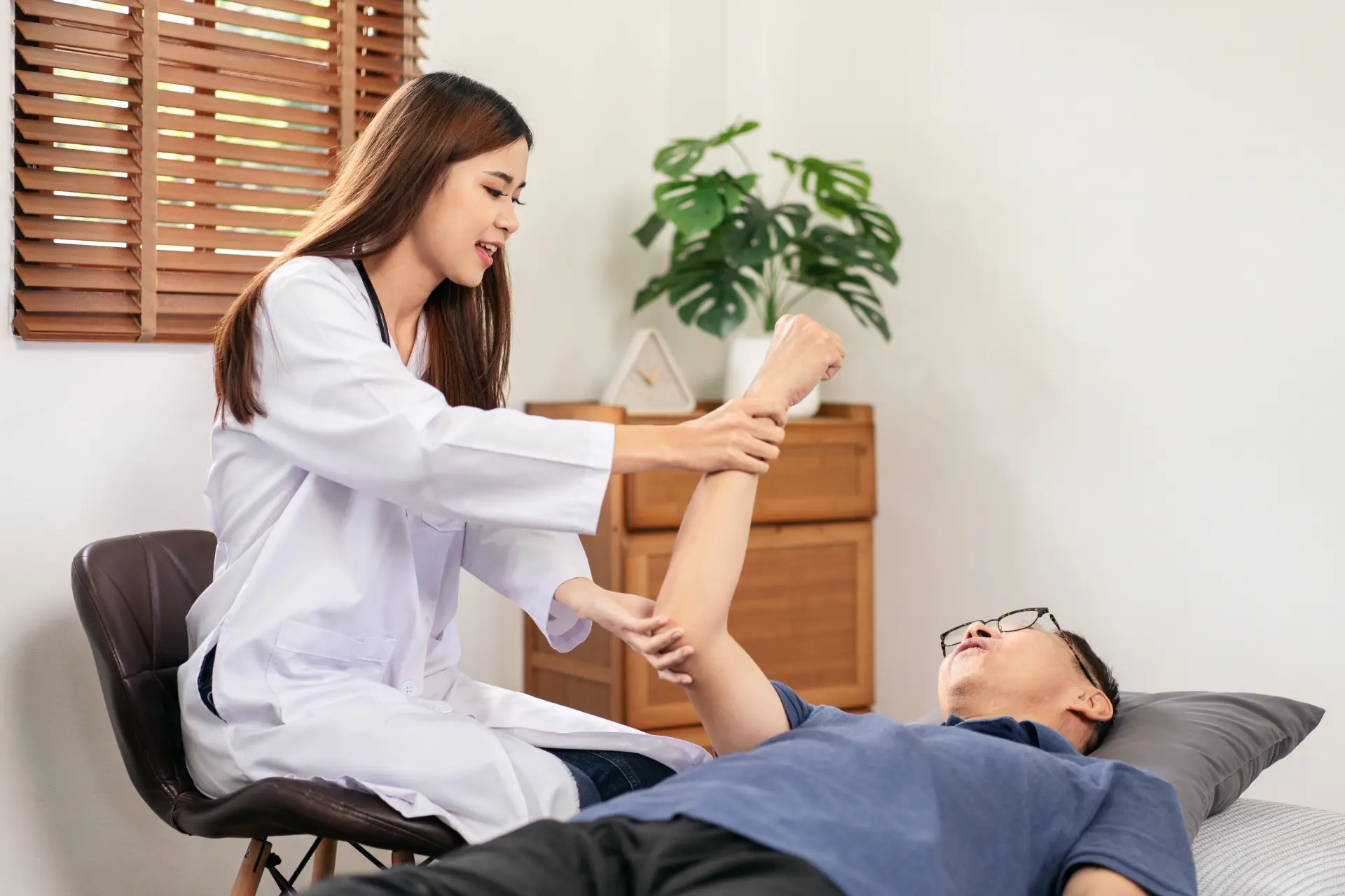 Sciatica chiropractor